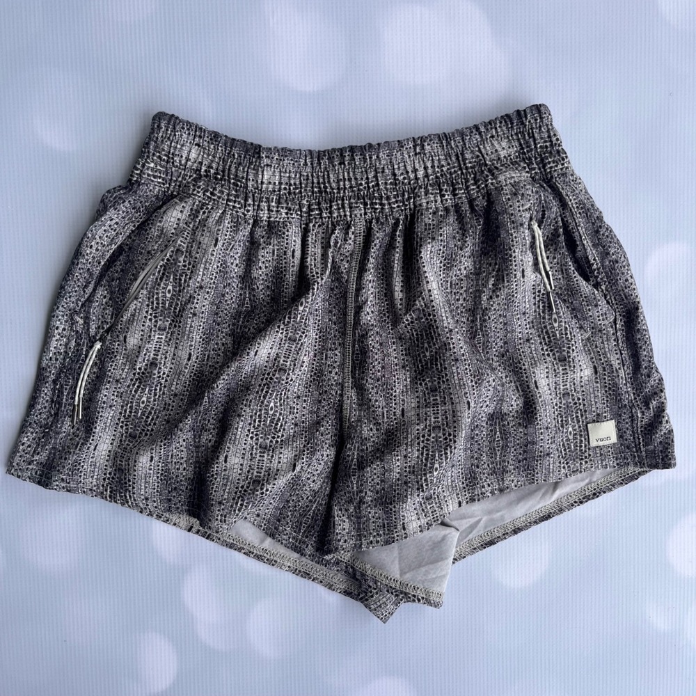 Vuori Shorts Grey White Womens Small Gym Workout Fitness Yoga Running Activewear